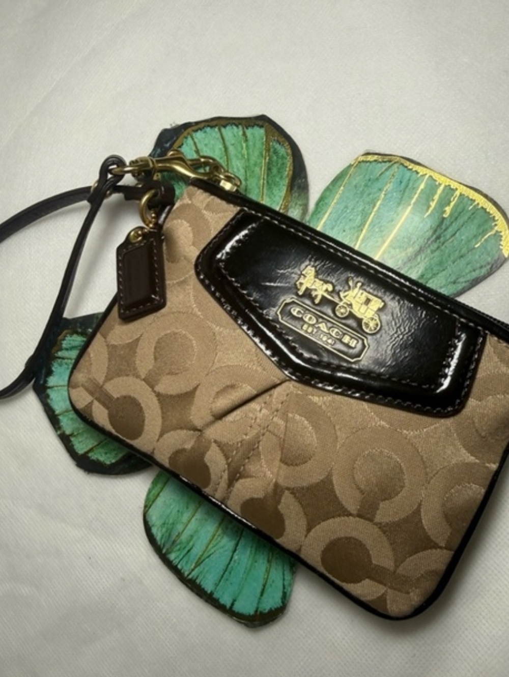 EUC Coach Khaki Signature Canvas Wristlet Horse and Carriage Gold Hardware